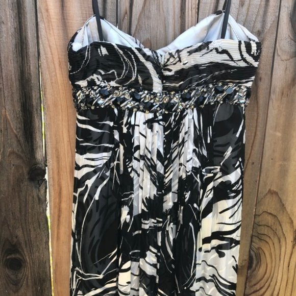 BCBGMaxAzria Silk Printed Strapless Maxi Gown NWT - Picture 4 of 10